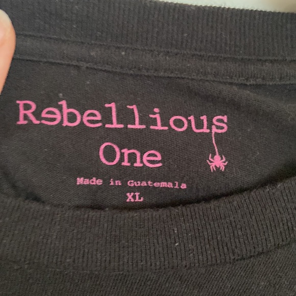 Black Paris crop top - Picture 3 of 3